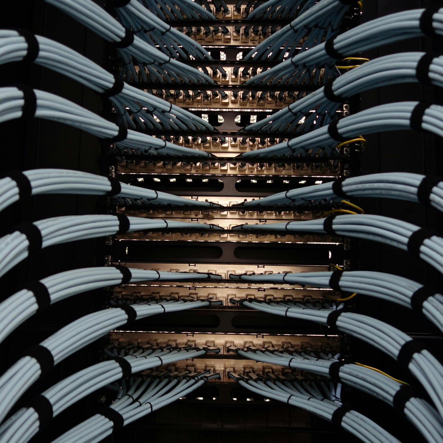 benefits of deploying a 400GbE network for financial institutions